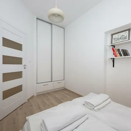 Shortstaypoland Srodkowa 公寓 *